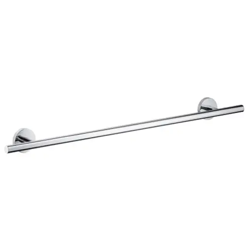 Chromfarbener Handtuchhalter von Hansgrohe. Langer, gerader Halter, montiert mit zwei runden Halterungen an der Wand.